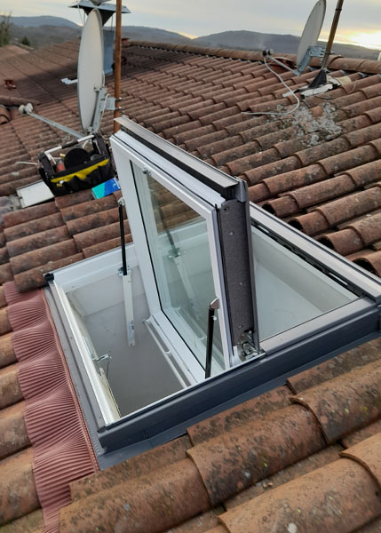 Fenêtre de toit désenfumage VELUX